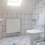 Badezimmer mit Dusche ...