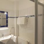 Badezimmer mit Dusche...