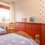 Zweites Schlafzimmer mit Schrank...