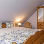 Elternschlafzimmer mit Schrank...