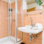 Badezimmer mit Dusche...
