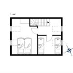 Erdgeschossplan mit Schlafzimmer, Treppe und Fenstern.
