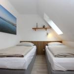 Schlafzimmer mit zwei Einzelbetten