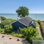Villa mit Blick auf das Meer und grüne Umgebung