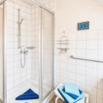 Badezimmer mit Dusche ...