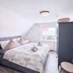 Schlafzimmer mit Boxspringbett...