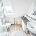 Badezimmer mit schönem Aufsatzwaschbecken...