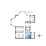 Dieses Apartment hat drei Schlafzimmer, eine Sauna und eine überdachte Terrasse.