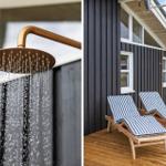 Außendusche mit Messingduschkopf und Terrasse mit zwei Liegestühlen mit Streifenkissen.