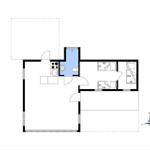 Wohnung mit Küche, Bad und drei Schlafzimmern. Flur mit Treppe. Nordostorientierung.