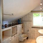 Bad oben mit Bidet, Wc und Waschbecken