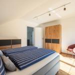 Schlafzimmer 1...