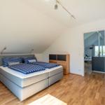Schlafzimmer 1...