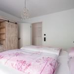 Schlafzimmer 1...