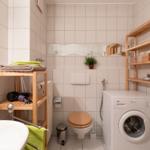 Badezimmer mit Waschmaschine...