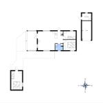 Wohnung mit zwei Schlafzimmern, Küche und Bad. Garage und Schuppen vorhanden.