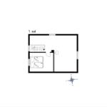 Erdgeschoss mit Schlafzimmer und Treppe zur ersten Etage.