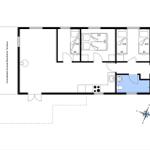 Wohnung mit überdachter Terrasse, Küche, Bad und drei Schlafzimmern.