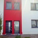 Sie parken direkt vor der Haustür und gehen barrierefrei und ebenerdig ins Haus und in Ihre Wohnung.