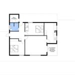 Wohnung mit drei Schlafzimmern, Küche und überdachter Terrasse. Ein Badezimmer und Schuppen sind vorhanden.