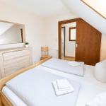 Elternschlafzimmer mit Schrank...