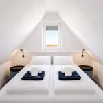 Room with double bed, window and nightstands