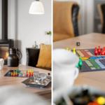 Tisch mit Spielbrett und Spielsteinen, Kamin und Beleuchtung im Hintergrund.