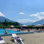 Schwimmbad mit großem Pool in der nähe des Feriendomizils
