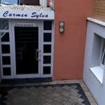 Entrance to Carmen Sylva, Dünenstrasse 12. Door with glass panels and paved forecourt.