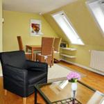 Wohnzimmer mit Sitzecke / Essecke