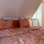 Schlafzimmer mit Doppelbett