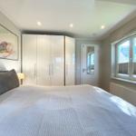 Schlafzimmer mit Doppelbett