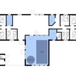 Ferienhausplan mit Pool, Sauna und mehreren Schlafzimmern.