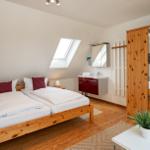Doppelschlafzimmer (180x200 cm) im DG