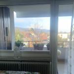 Blick aus dem Schlafzimmer auf den Balkon