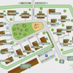 Plan des grünen Urlaubsdorfes mit Häusern, Spielplatz und Parkmöglichkeiten.