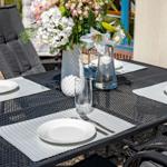 Esstisch auf der Terrasse