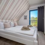 Schlafzimmer mit Doppelbett