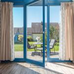 Wohnbereich mit Zugang zur Terrasse