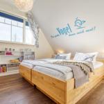 Schlafzimmer mit Doppelbett