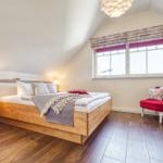Schlafzimmer mit Doppelbett