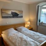 Schlafzimmer mit Doppelbett im kbar36, Hermann-Häcker Straße 42a, Apartment-Residenz Ostseestrand in Kühlungsborn