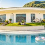 luxuriöses Bungalow mit glasklarem Pool
