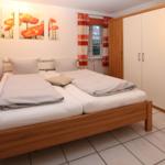Schlafzimmer mit Doppelbett