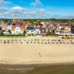 Das Alte Kapitänshaus ist in 2. Reihe zum beliebten Wyker Strand gelegen.