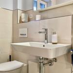 Badezimmer mit Waschbecken