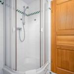 Bad mit Dusche und WC