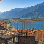 überdachter Balkon zum gemütlich frühstücken