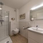 Zweites Badezimmer mit Dusche im sinf48-6-N, Nordsee-Resort Friesland, Mellumweg 1 in Schillig
