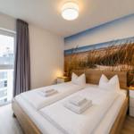 Schlafzimmer mit Doppelbett im sinf48-6-N, Nordsee-Resort Friesland, Mellumweg 1 in Schillig